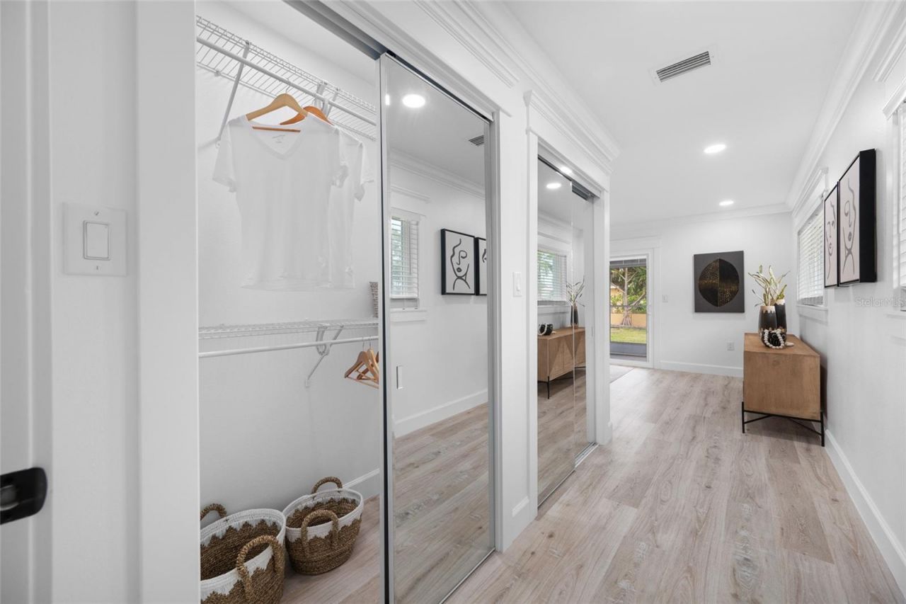 380 Villagrande Avenue S, Saint Petersburg, FL 33707 Photo