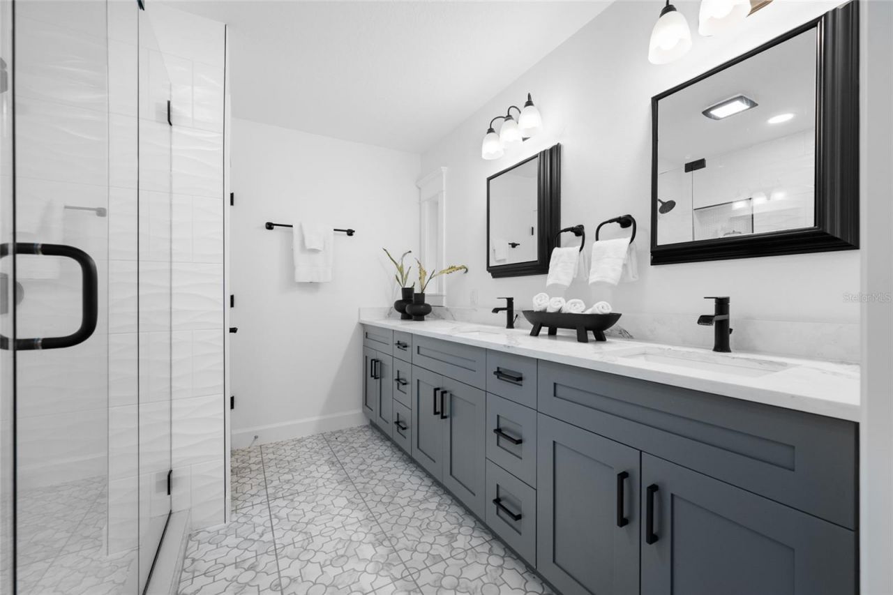 380 Villagrande Avenue S, Saint Petersburg, FL 33707 Photo