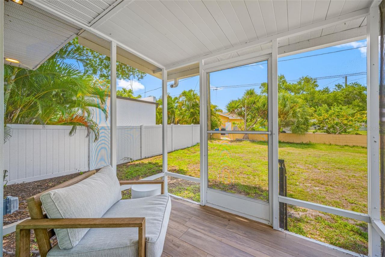 380 Villagrande Avenue S, Saint Petersburg, FL 33707 Photo