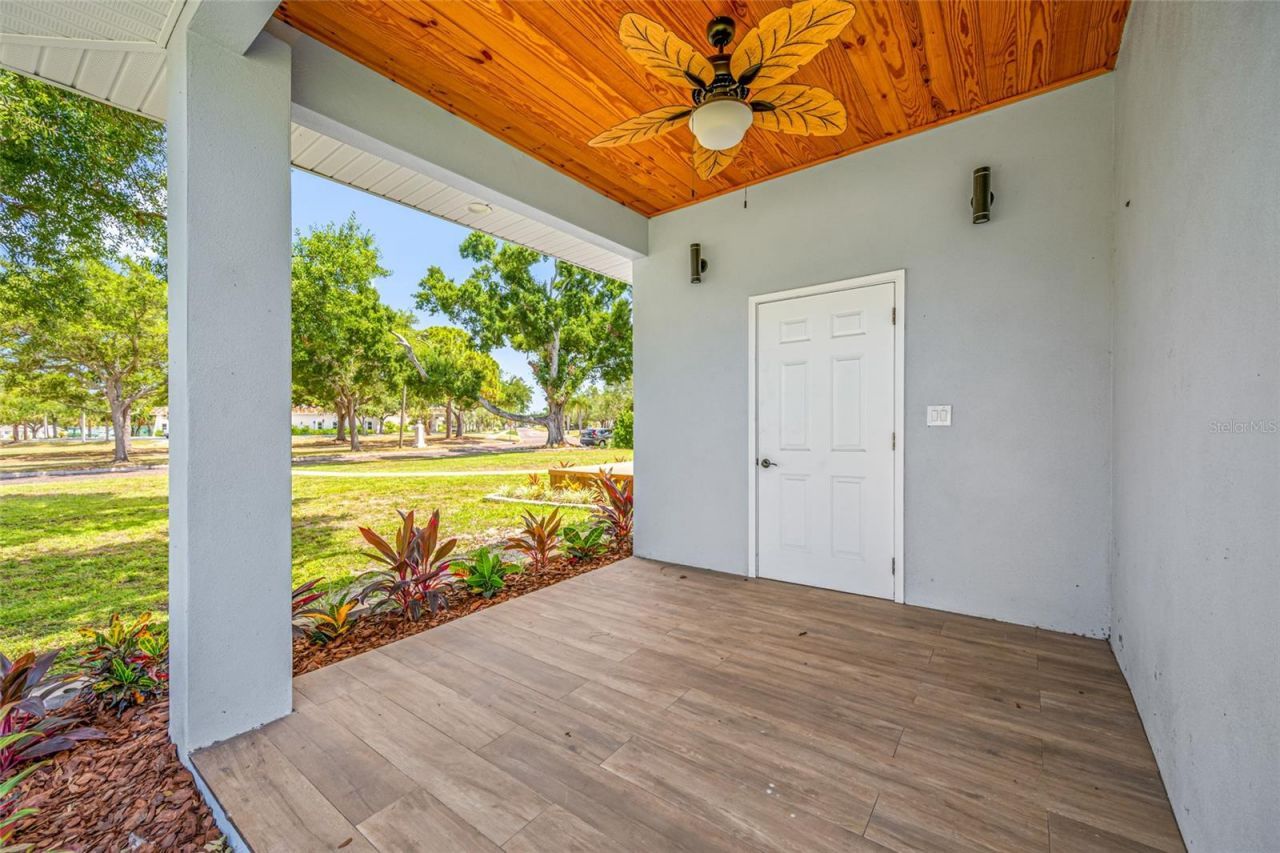 380 Villagrande Avenue S, Saint Petersburg, FL 33707 Photo
