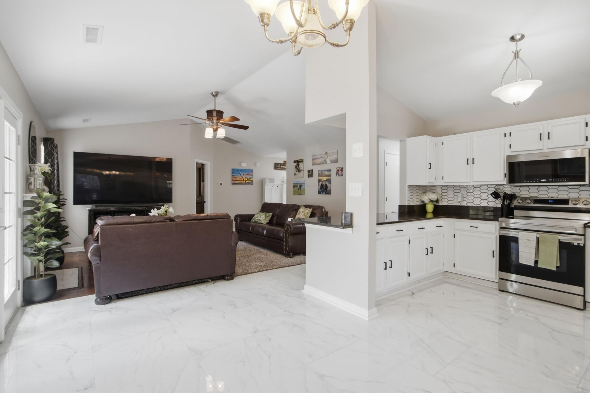 300 Spring Hill Lane Photo 10