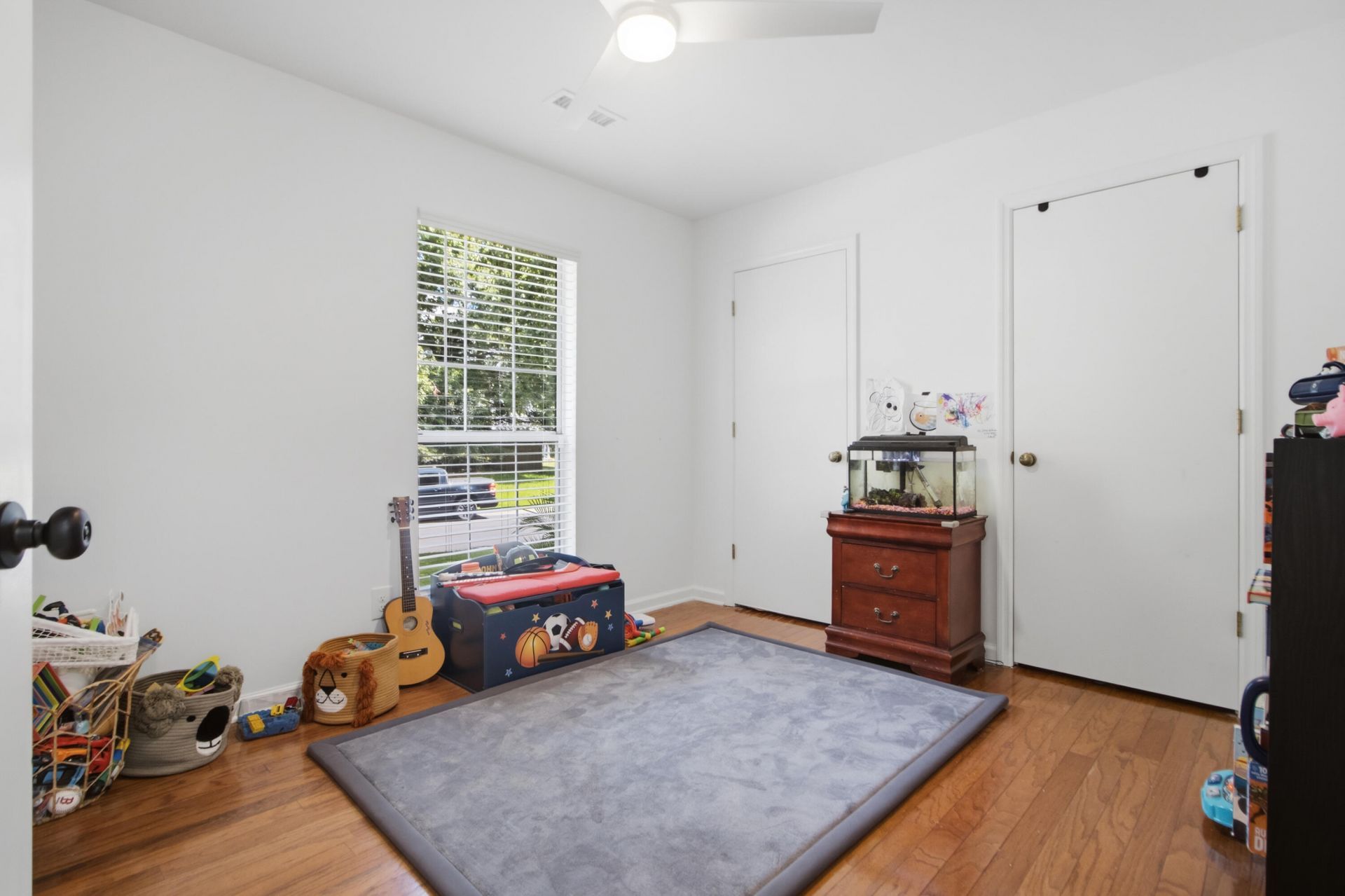 300 Spring Hill Lane Photo 12
