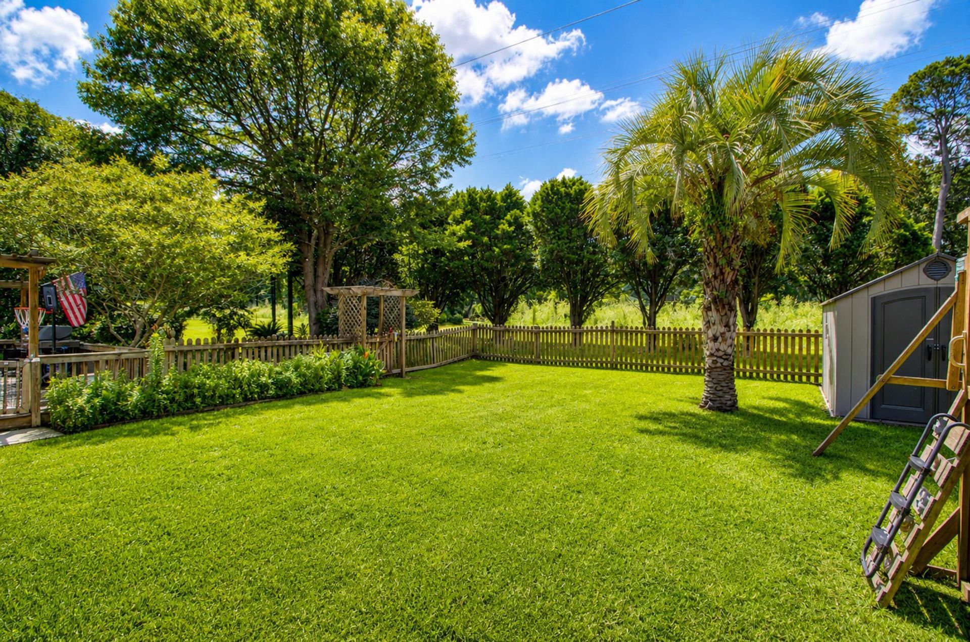300 Spring Hill Lane Photo 18