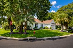 300 Spring Hill Lane photo 4