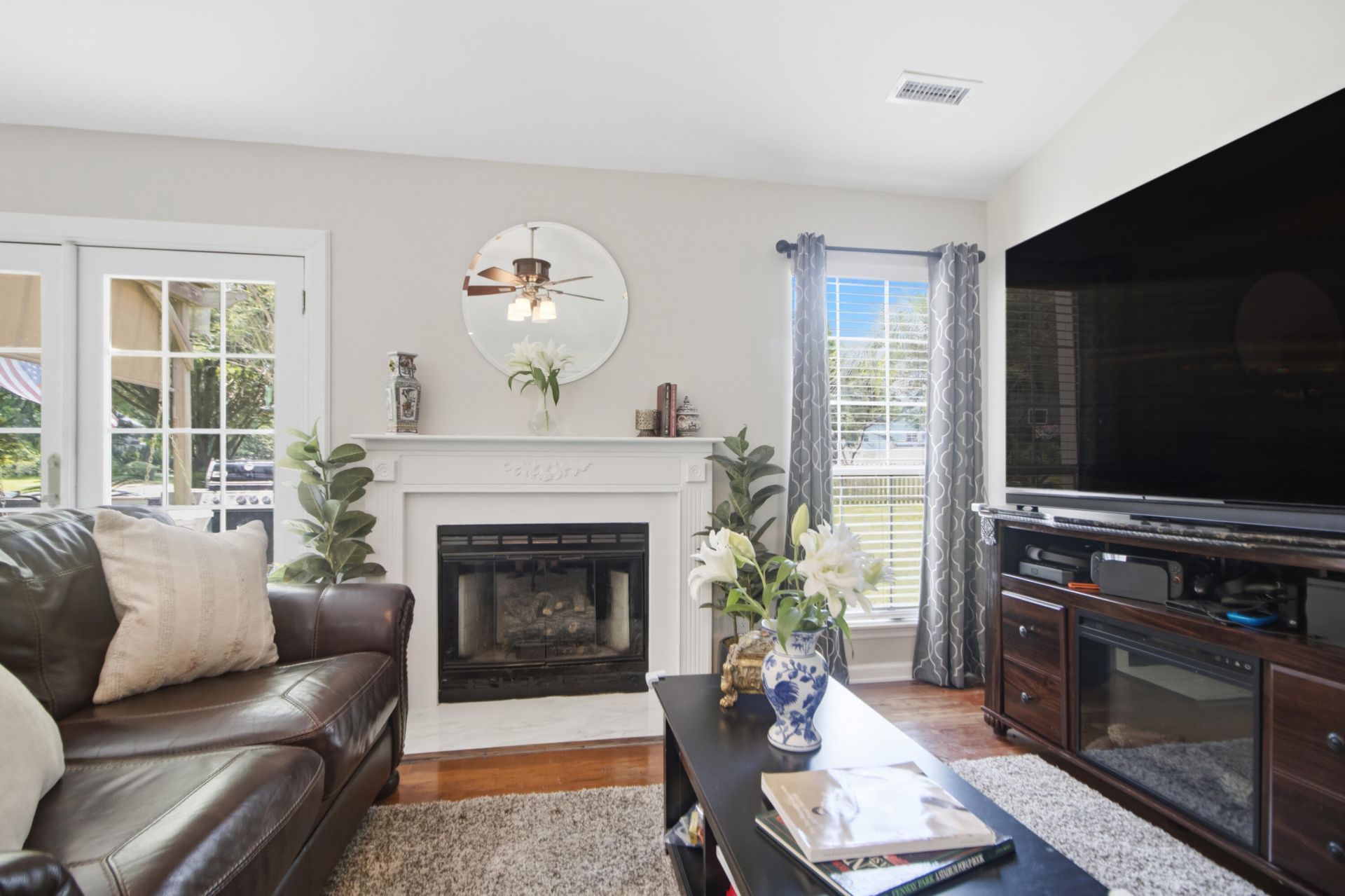 300 Spring Hill Lane Photo 6