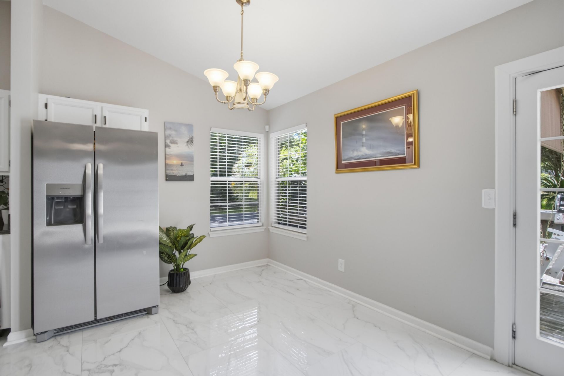 300 Spring Hill Lane Photo 7