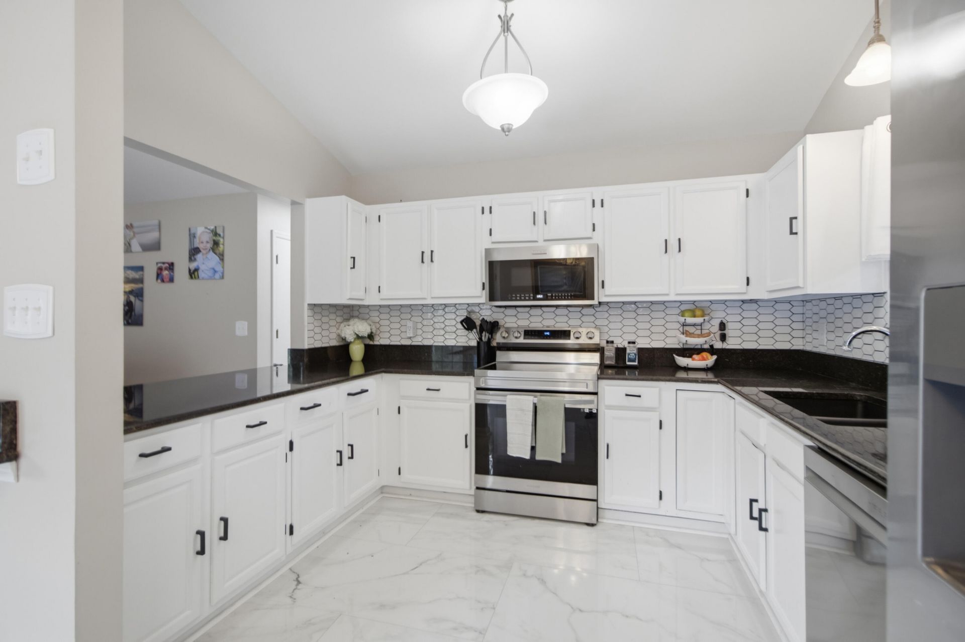 300 Spring Hill Lane Photo 9