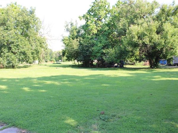 S Oak Street, Mulberry, KS 66756
