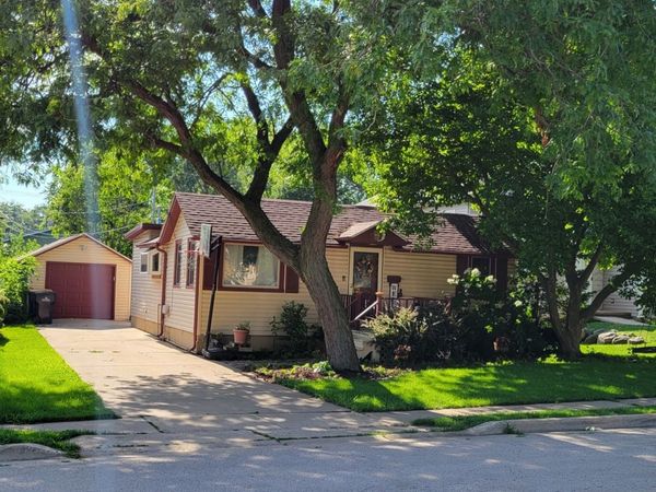 260 S Aldine Street , Elgin, IL 60123