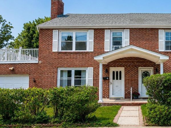 121 Manhasset Avenue, Manhasset, NY 11030