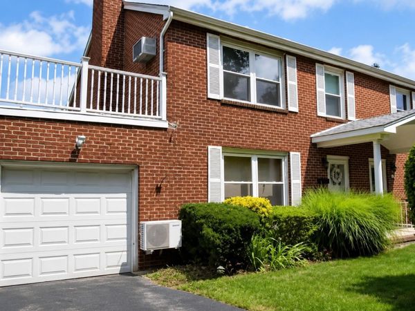 121 Manhasset Avenue, Manhasset, NY 11030