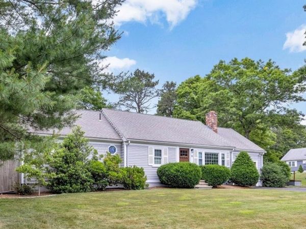 16 Pine View Dr, Barnstable, MA 02635