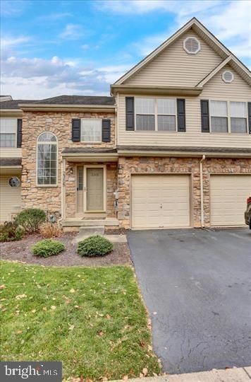 2305 CARRIAGE LANE , ROYERSFORD, PA 19468