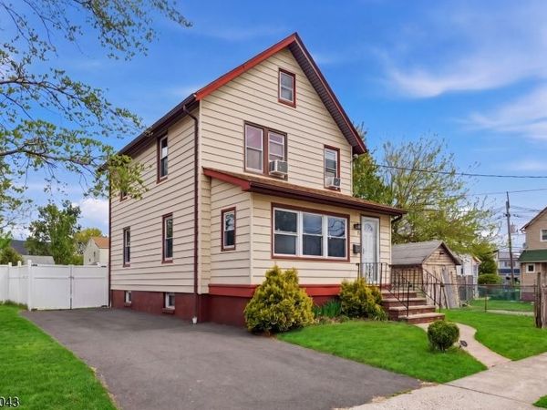 2 Lillian Ter, Woodbridge, NJ 07095