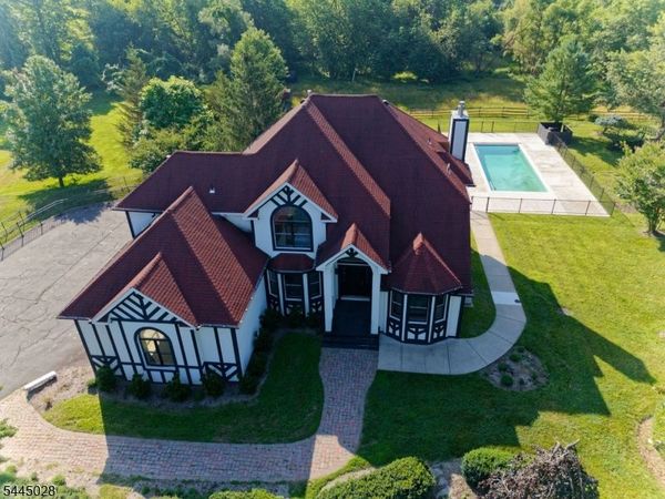 126 Blackwell Rd, Hopewell, NJ 08534