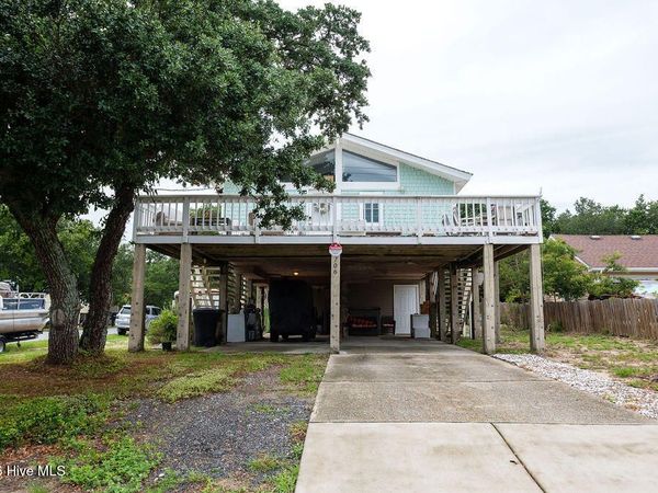 706 W 3rd Street, Kill Devil Hills, NC 27948
