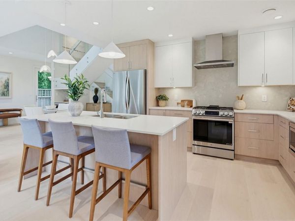 920 Island Rd, Unit #1, Oak Bay, BC V8S 2T9
