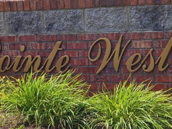 Pointe West Court, Parkersburg, WV 26101
