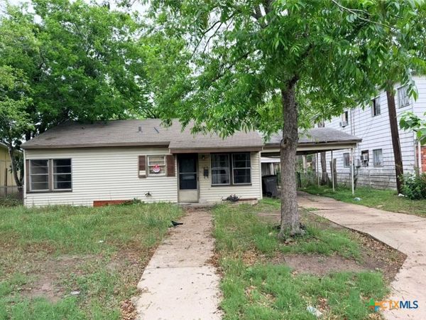 2104 E Colorado St. , Victoria, TX 77901