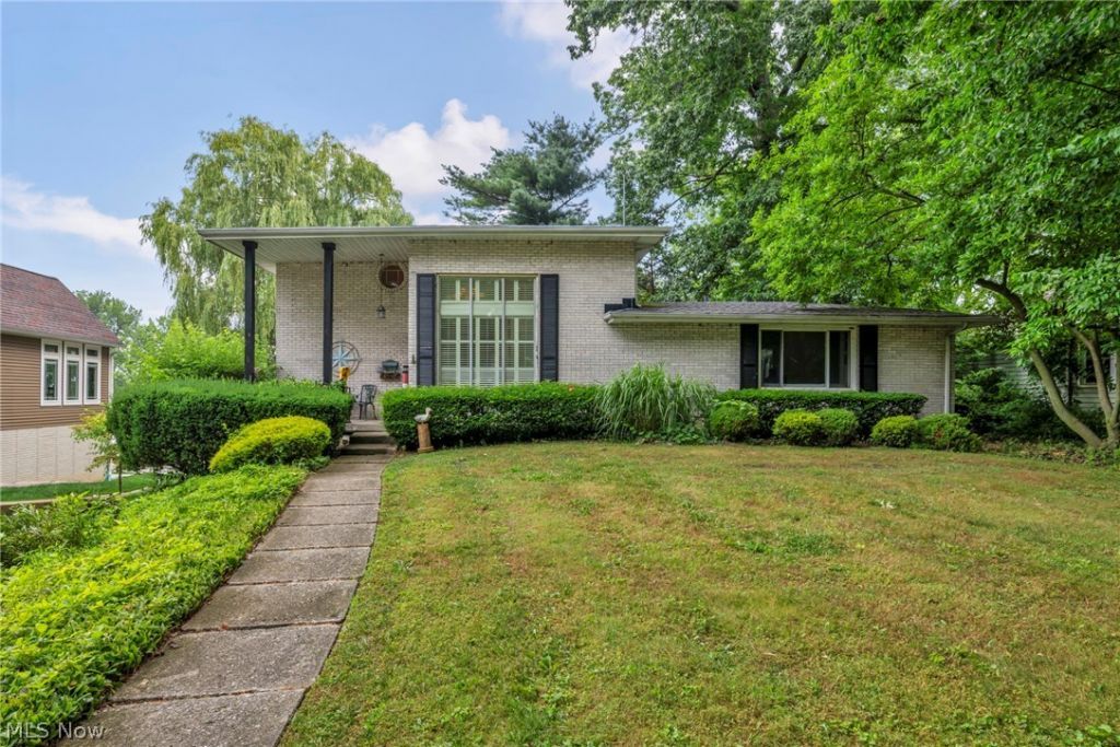8247 Lake Shore Boulevard, Mentor, OH 44060 Main Photo