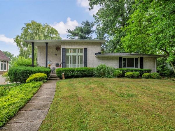 8247 Lake Shore Boulevard, Mentor, OH 44060