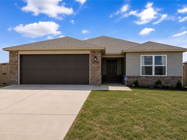 2713 W Reynolds Street, Pea Ridge, AR 72751