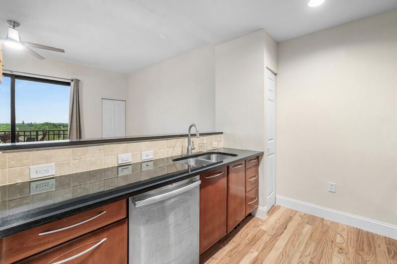 511 Lucerne Avenue, Unit 618, Lake Worth Beach, FL 33460 Photo