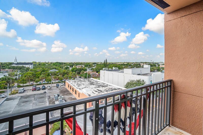 511 Lucerne Avenue, Unit 618, Lake Worth Beach, FL 33460 Photo