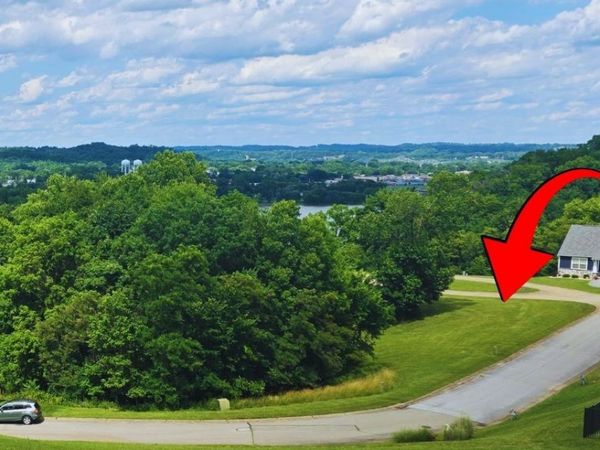 Pointe West Court, Parkersburg, WV 26101