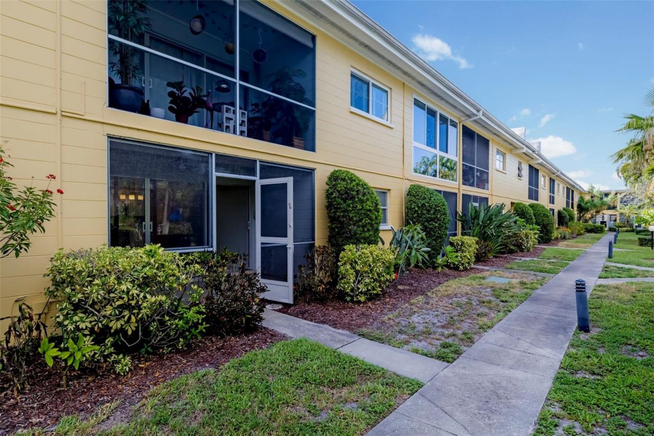 2155 Wood Street, Unit A14, Sarasota, FL 34237 Photo