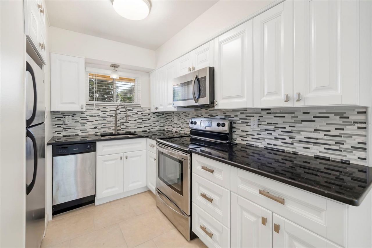 2155 Wood Street, Unit A14, Sarasota, FL 34237 Photo