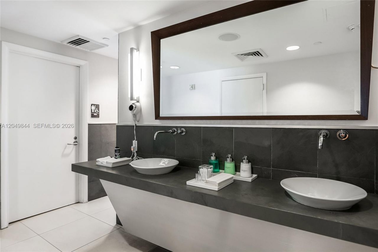 17001 Collins Ave, Unit 1401, Sunny Isles Beach, FL 33160 Photo