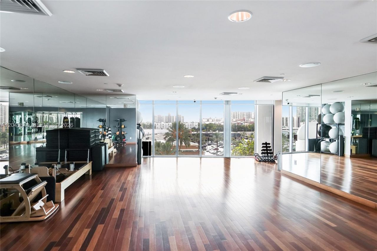 17001 Collins Ave, Unit 1401, Sunny Isles Beach, FL 33160 Photo