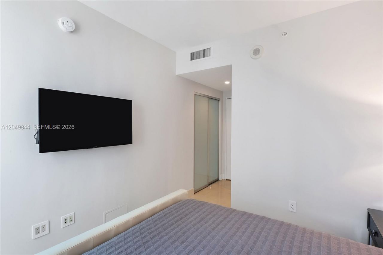 17001 Collins Ave, Unit 1401, Sunny Isles Beach, FL 33160 Photo