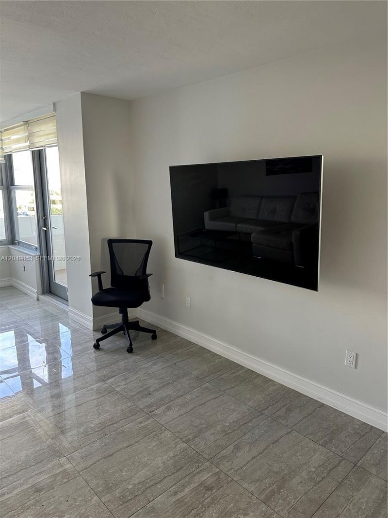 2899 Collins Ave , Unit 617, Miami Beach, FL 33140 Photo