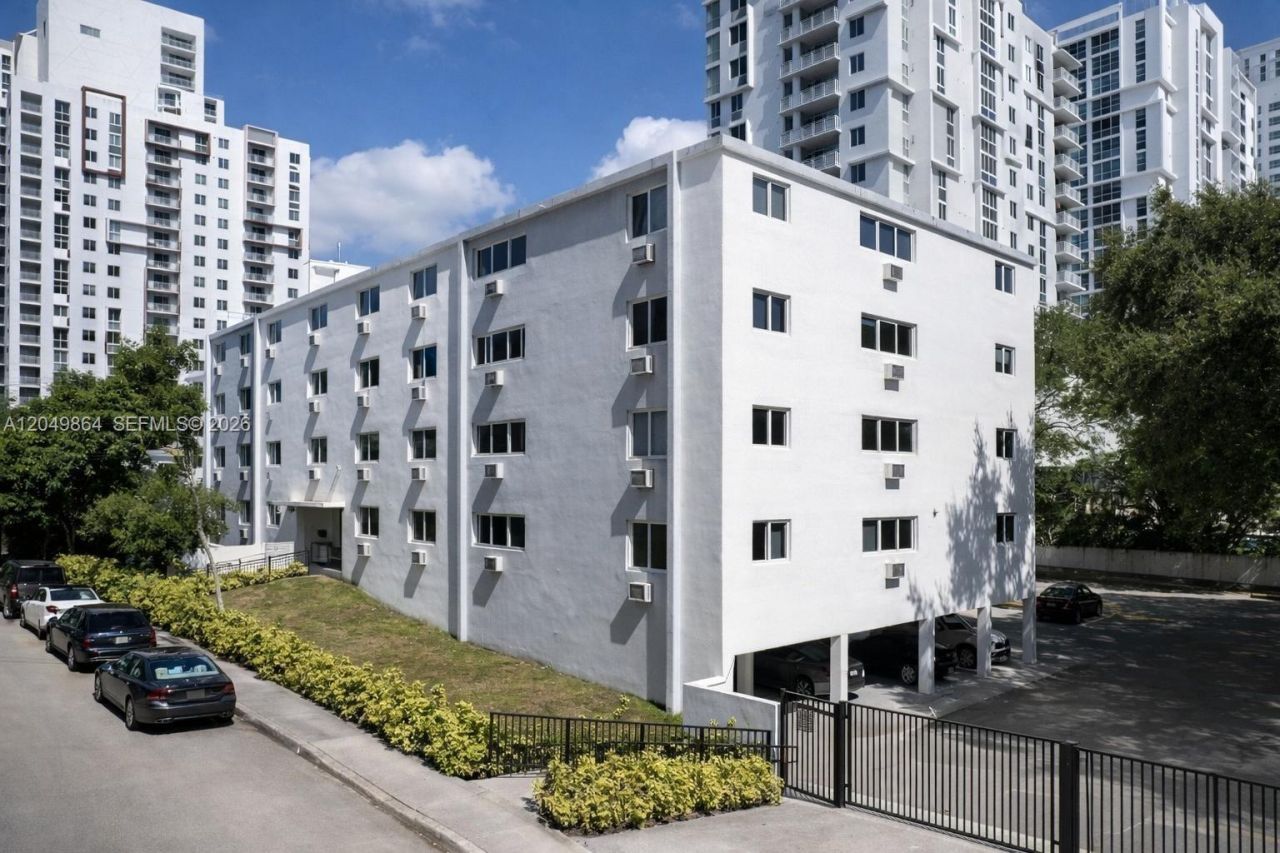 143 SW 9th St , Unit 105, Miami, FL 33130 Photo