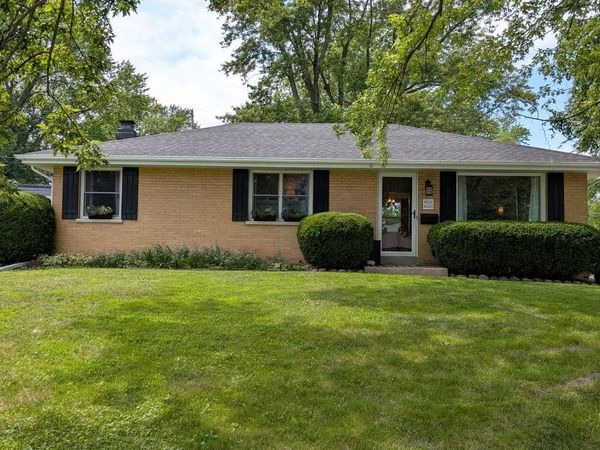 W170N9325 Woodlawn DRIVE, Menomonee Falls, WI 53051
