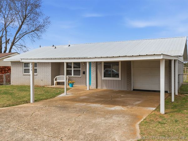228 S 5th Avenue , Stroud, OK 74079
