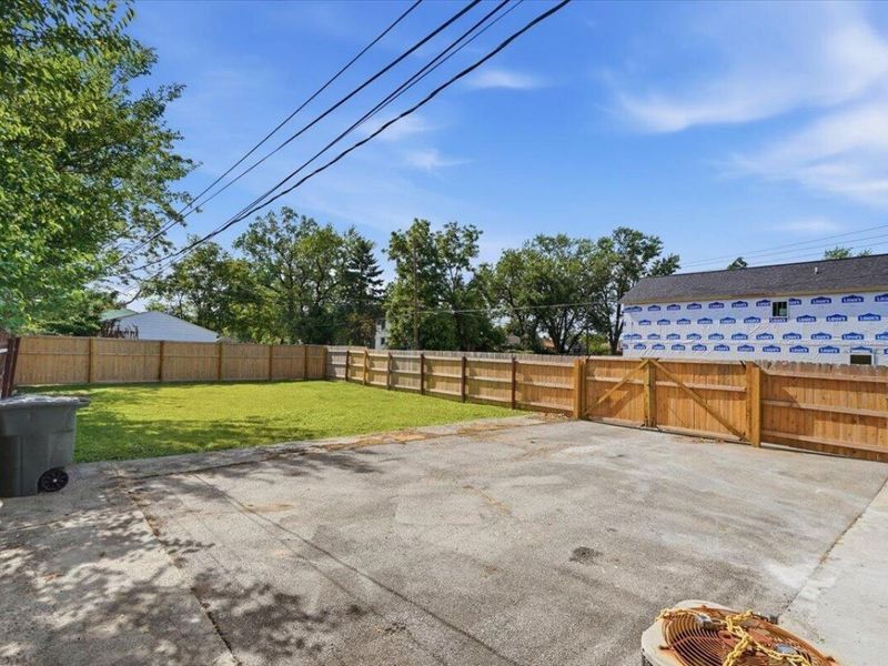 2261 Hamilton Avenue, Columbus, OH 43211 Photo 14