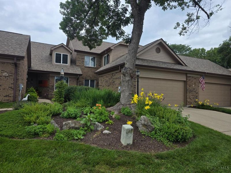 135 Pond Run Circle, Hamilton, OH 45013 Photo 2