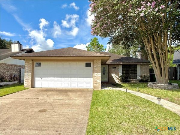 505 Camelot Drive , Victoria, TX 77901