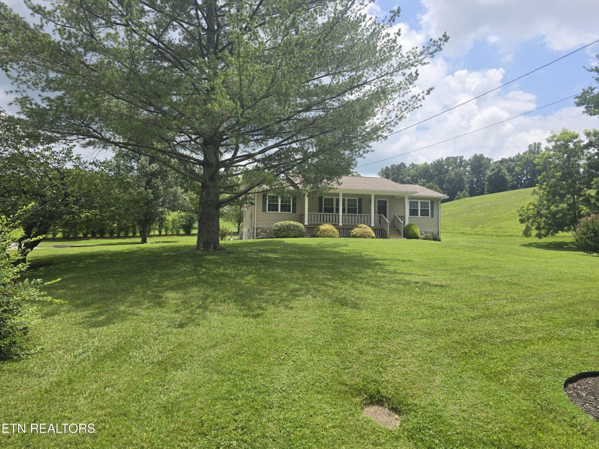 196 Church Rd, Lafollette, TN 37766 Main Photo
