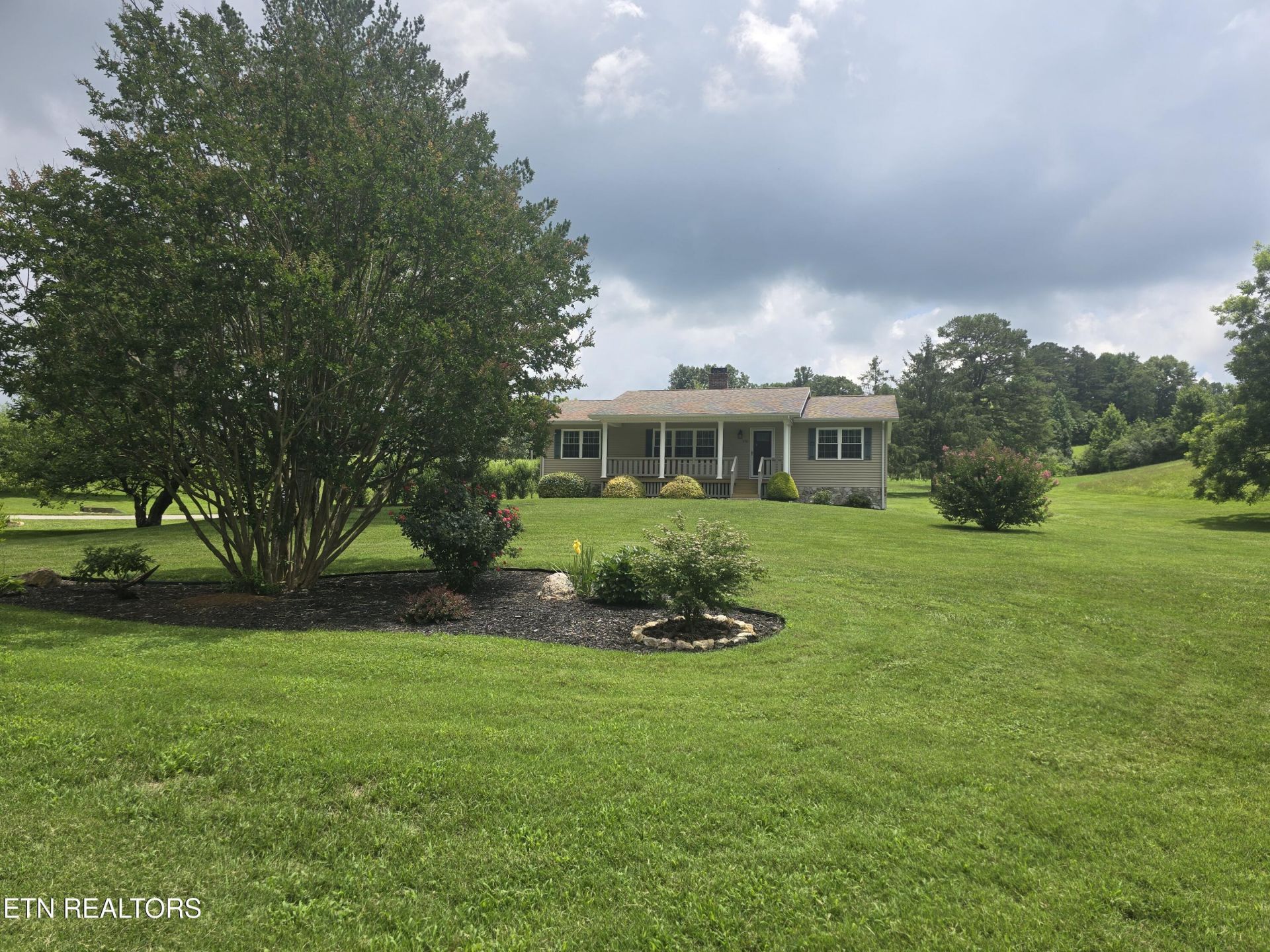 196 Church Rd, Lafollette, TN 37766 Main Photo