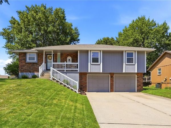 1100 NE Deerbrook Terrace, Lee's Summit, MO 64086