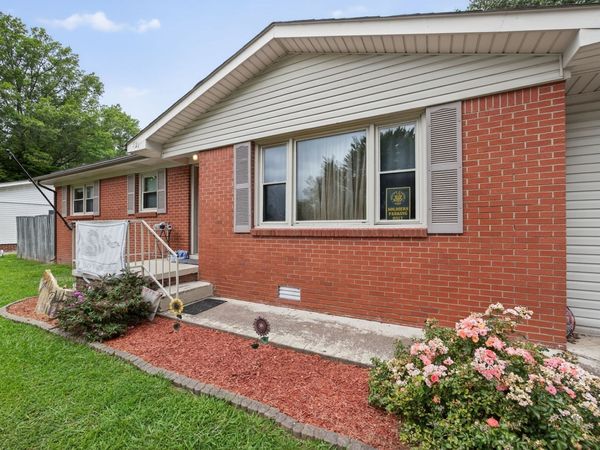 521 Thomas Ave , Hohenwald, TN 38462