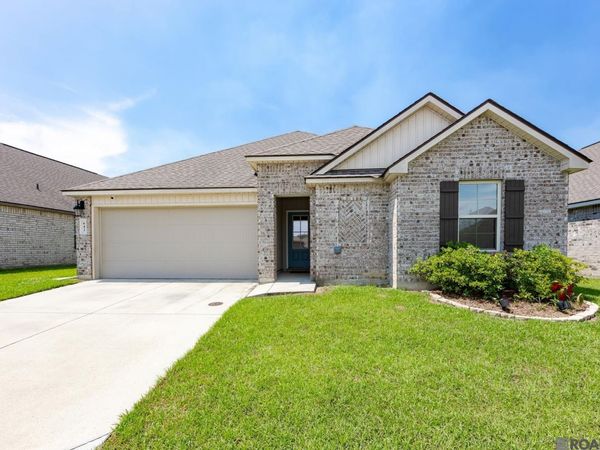 642 Correns Ln, Zachary, LA 70791