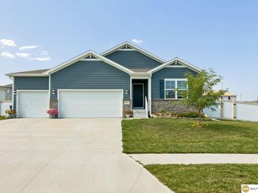 11452 Sunburst Drive, Papillion, NE 68046