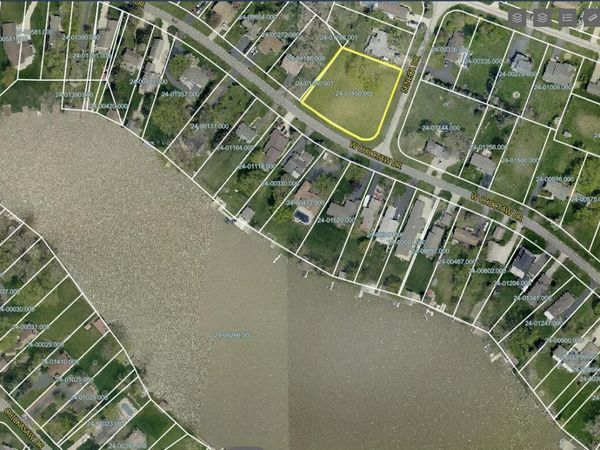2574 W Choctaw Drive, London, OH 43140