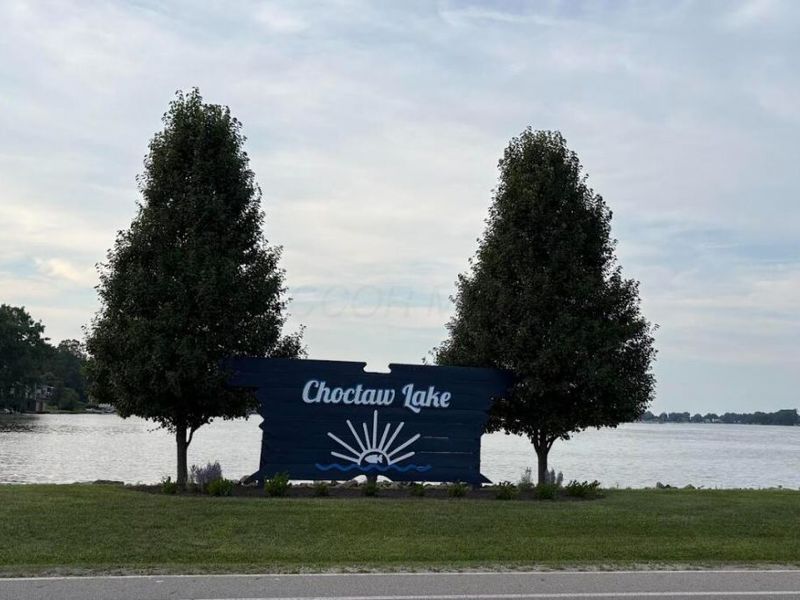 2574 W Choctaw Drive, London, OH 43140 Photo 9