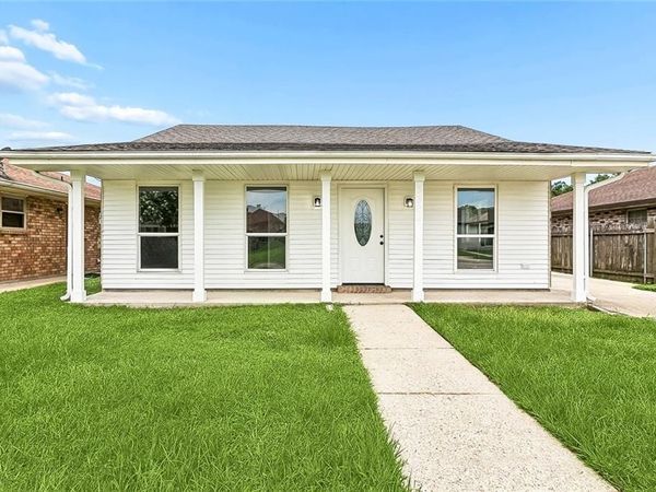 3304 SHANNON Drive , Violet, LA 70092